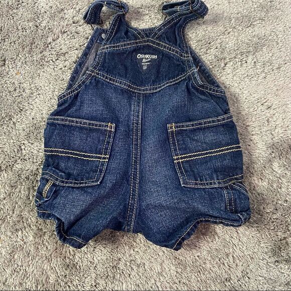 Osh Kosh overall shorts 9months - Picture 3 of 4
